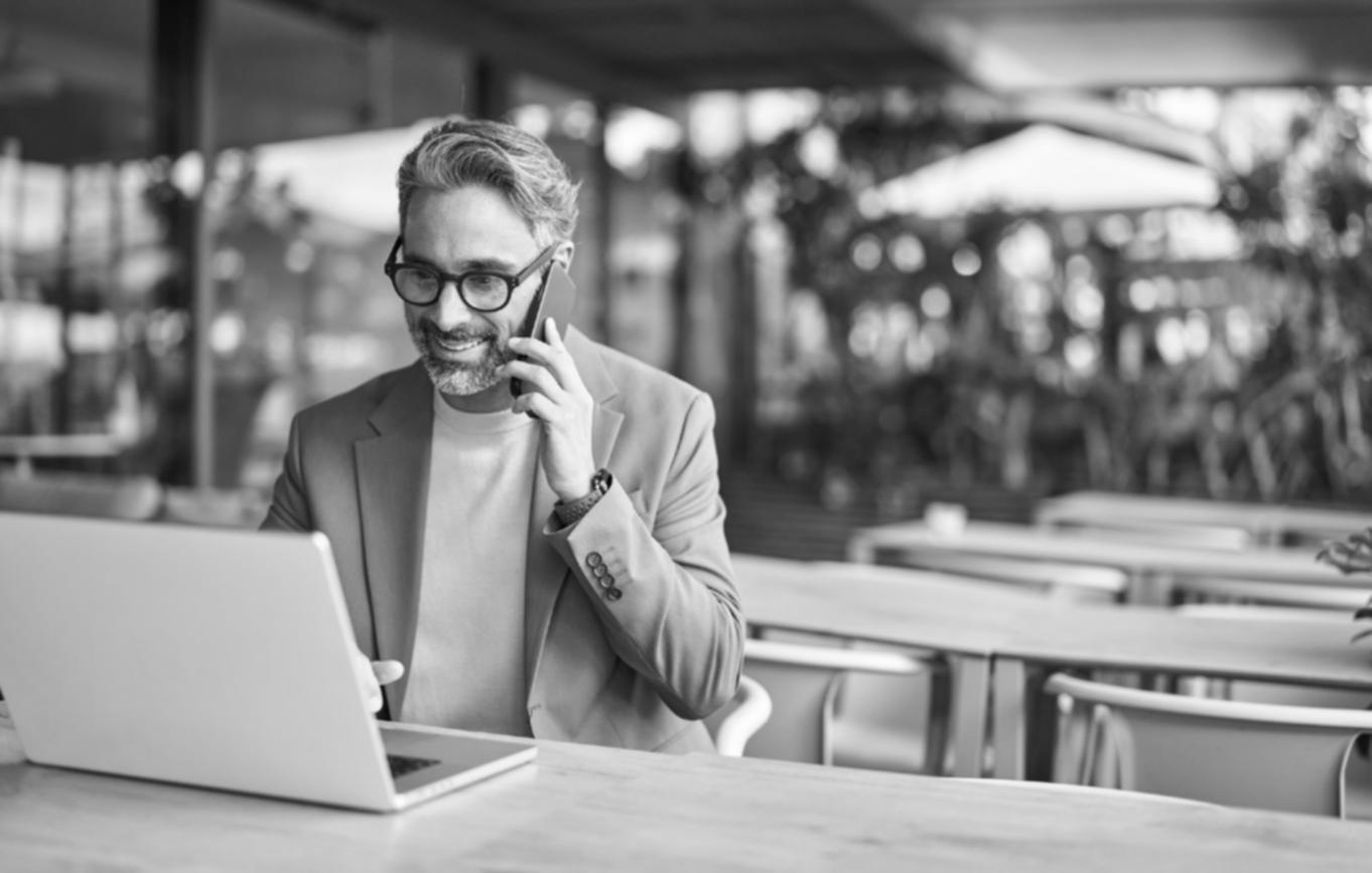 Equipo Torivanelqos trabajando en estrategia de presupuesto
